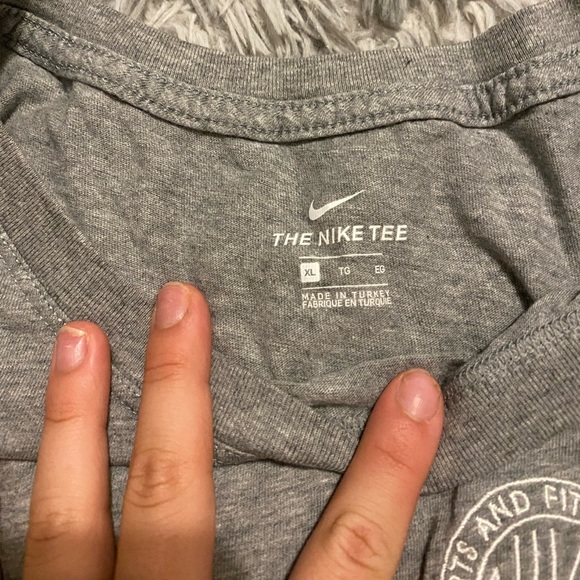 long sleeve. Very comfortable and good quality. Just 2 small yellow stains. - Picture 1 of 5